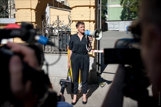 Волонтер: Савченко просила придти всех пленных и подтвердить, что мы все оказались на свободе благодаря Медведчуку
