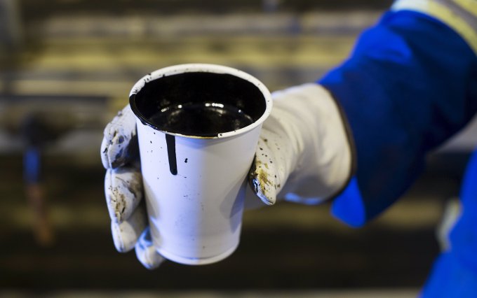 Цена на российскую нефть упала на 33,6%, чистая прибыль «Роснефти» сократилась на 45,8%