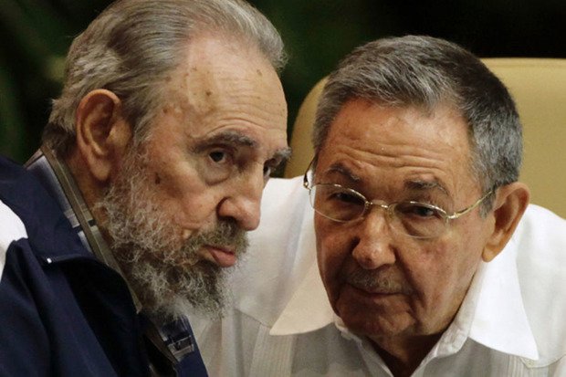 Кастро попросил нефть у Путина