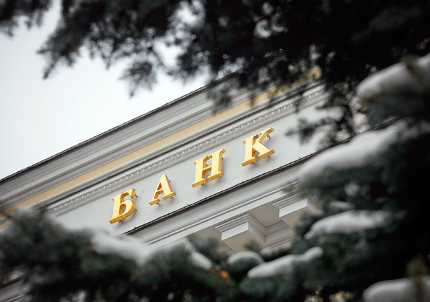 Российские банки прекращают работу в Крыму