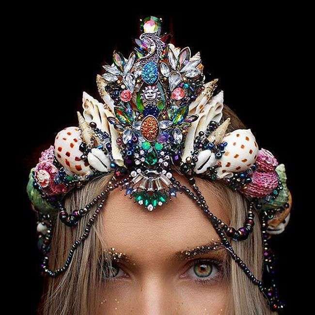 Австралийский дизайнер делает короны из ракушек. Фото