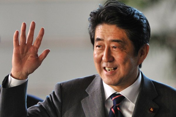Премьер-министр Японии убежден, что скоро проблема Курил будет решена