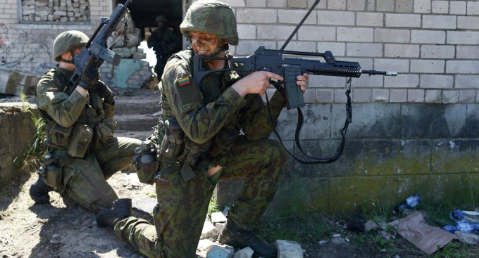 Литовская армия готовится к боям в городах. Видео