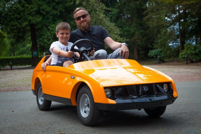 В Британии показали электромобиль для детей. Видео