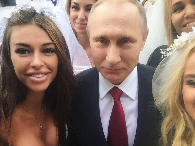 В России смеются над подставными «невестами» с которыми снялся Путин