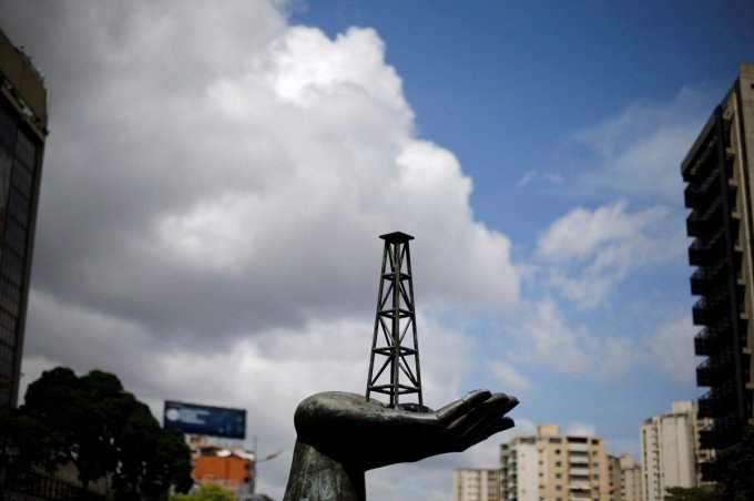 Венесуэла предупреждает о падении цен на нефть ниже 20 долларов