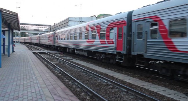 В Киеве человек выжил при столкновении с поездом