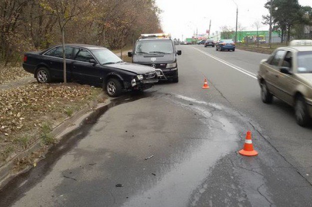 В Киеве водитель устроил аварию, чтобы спасти белку