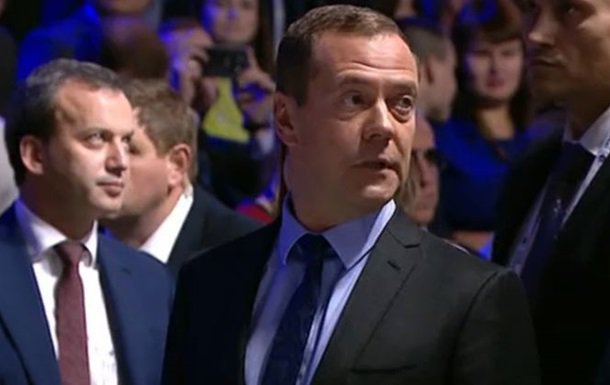 Медведеву пришлось спасаться бегством из Сколково. Видео