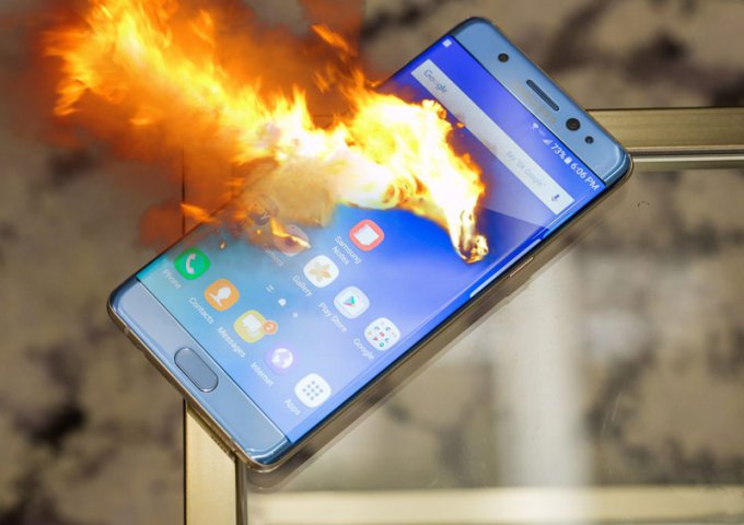 Samsung остановила продажи Galaxy Note 7 из-за возгораний гаджетов