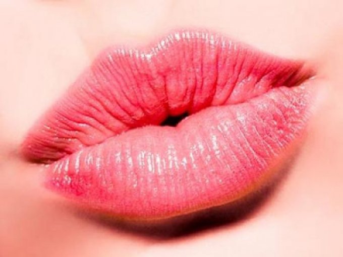 В России прошел конкурс женских поцелуев. Видео