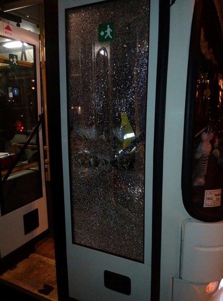 В Днепре обстреляли городской троллейбус