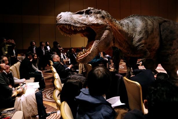 В Японии создали робота-динозавра. Видео