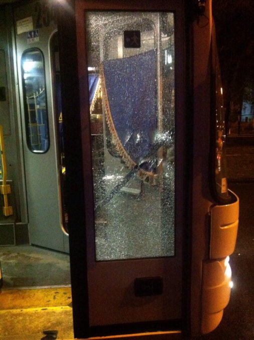 В Днепре обстреляли городской троллейбус
