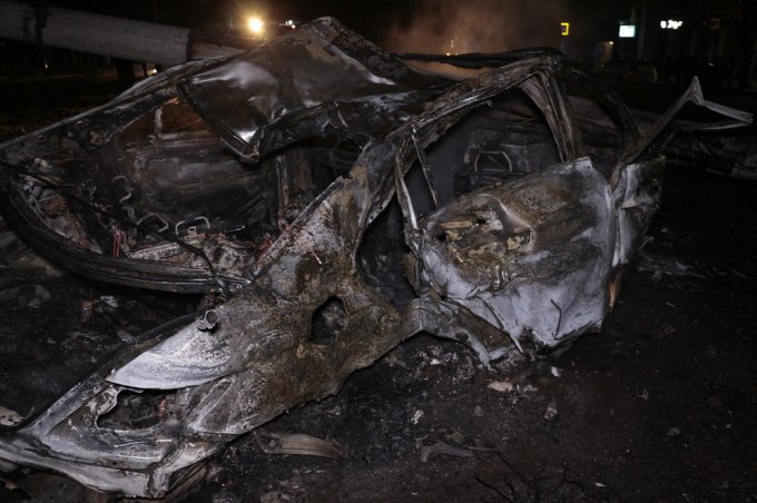 В Днепре автомобиль, который преследовала полиция, попал в ДТП и сгорел
