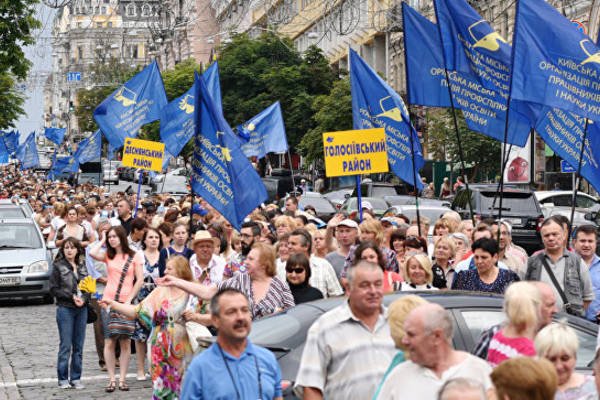 Более 2500 полицейских охраняют порядок в центре Киева