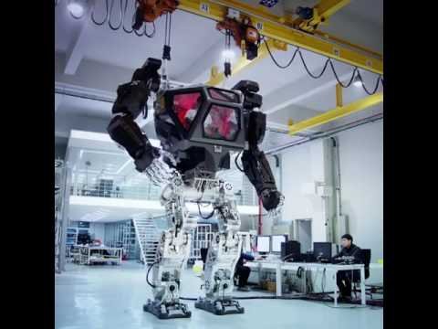В Южной Корее показали четырехметрового робота с кабиной для человека