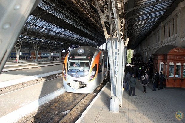 Скоростной поезд «Интерсити+» совершил первый рейс по маршруту Киев – Львов – Перемышль