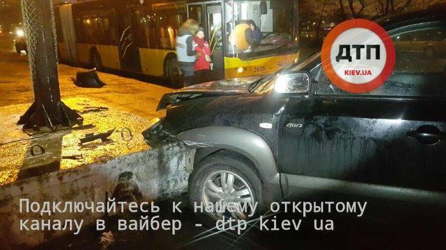 В Киеве пьяный водитель устроил три аварии и пытался скрыться от полиции