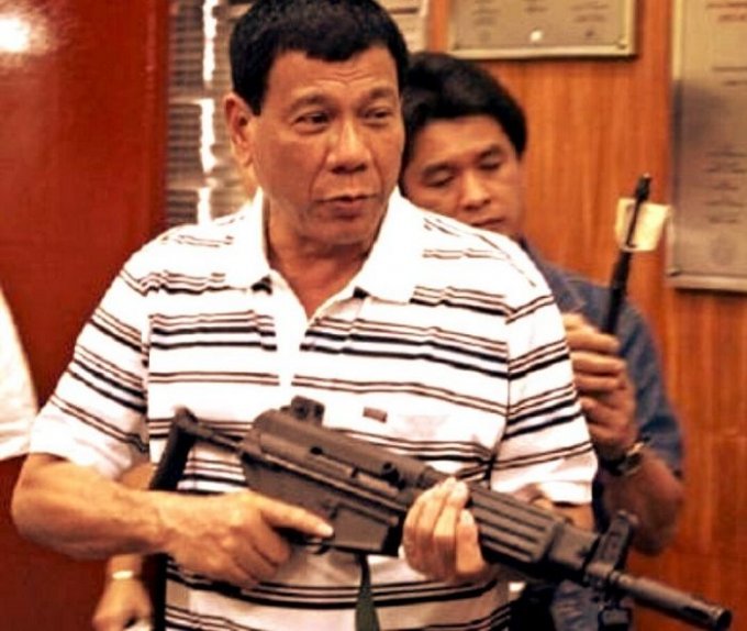 Президент Филиппин признался, что лично расстреливал наркодиллеров