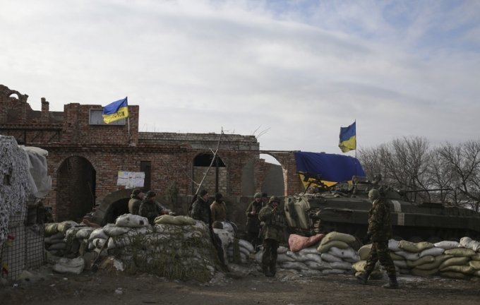 Позиции украинской армии под Светлодарском дважды подверглись атакам террористов