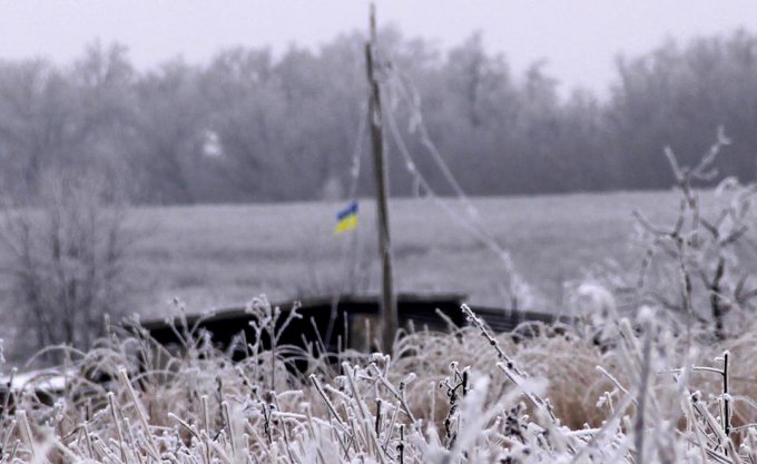 Солдаты 72-й бригады подняли украинский флаг под носом у террористов