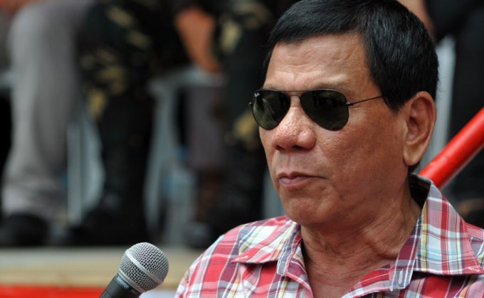 Президент Филиппин пообещал выбрасывать коррупционеров с вертолета