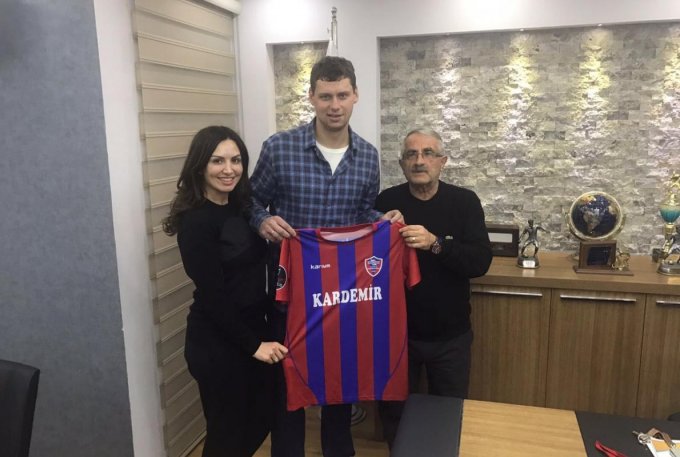 Экс-вратарь сборной Украины договорился с турецким клубом