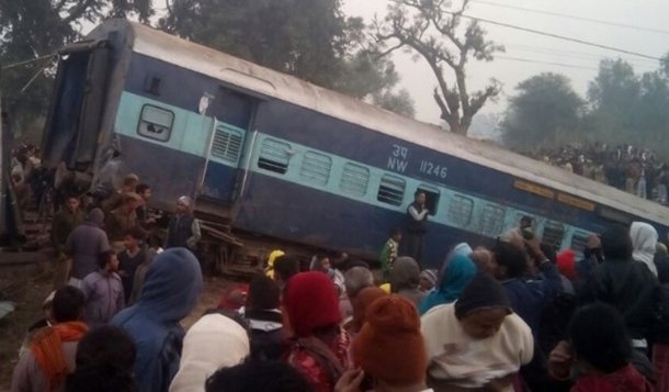 В Индии сошел с рельсов пассажирский поезд: 36 погибших