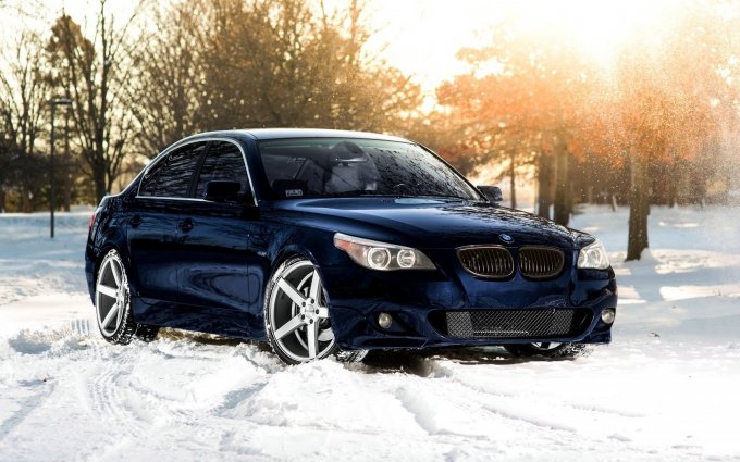 Житель Закарпатья показал, как из "BMW 5" сделать снегоуборочную машину