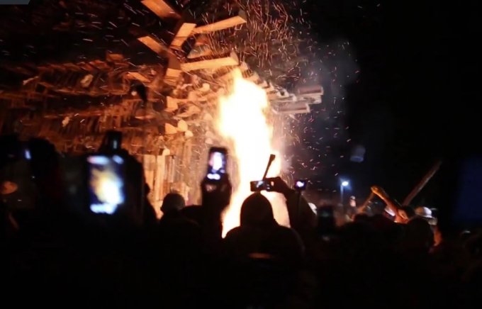 Фестиваль огня в Японии - завораживающее зрелище. Видео