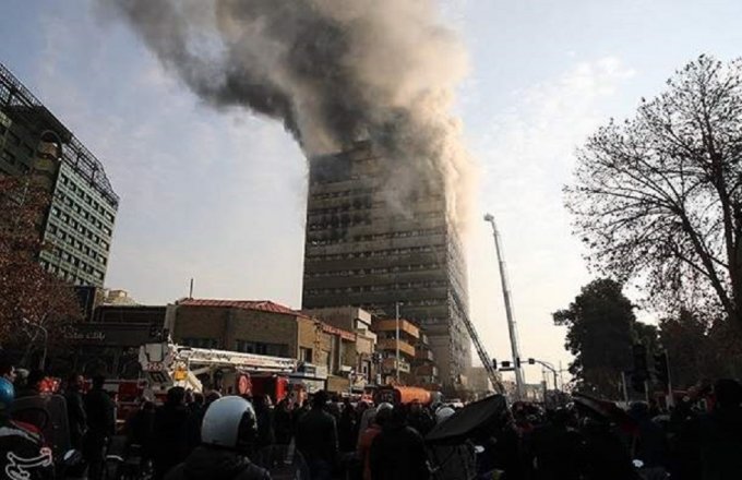 Обрушение небоскреба в Иране сняли на камеру очевидцы. Видео