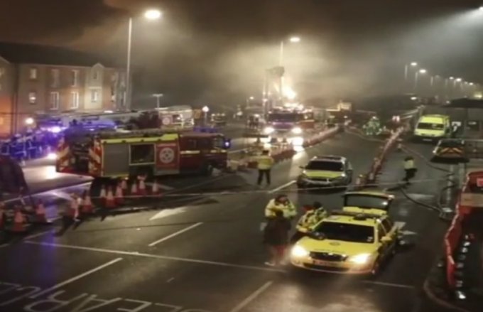 В Лондоне неизвестные взорвали дом: есть жертвы. Видео