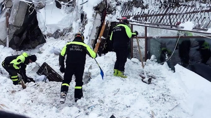 Снежная лавина в Италии убила 29 человек: спасатели завершили свою работу