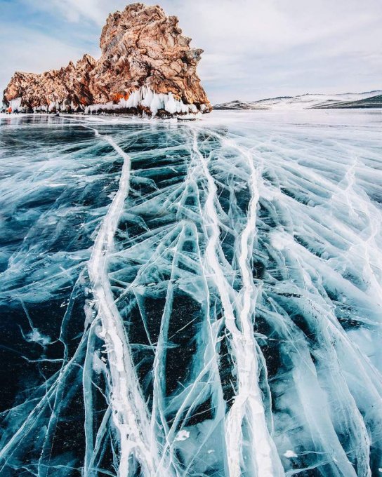 Величественный Байкал: снимки замерзшего озера. Фото