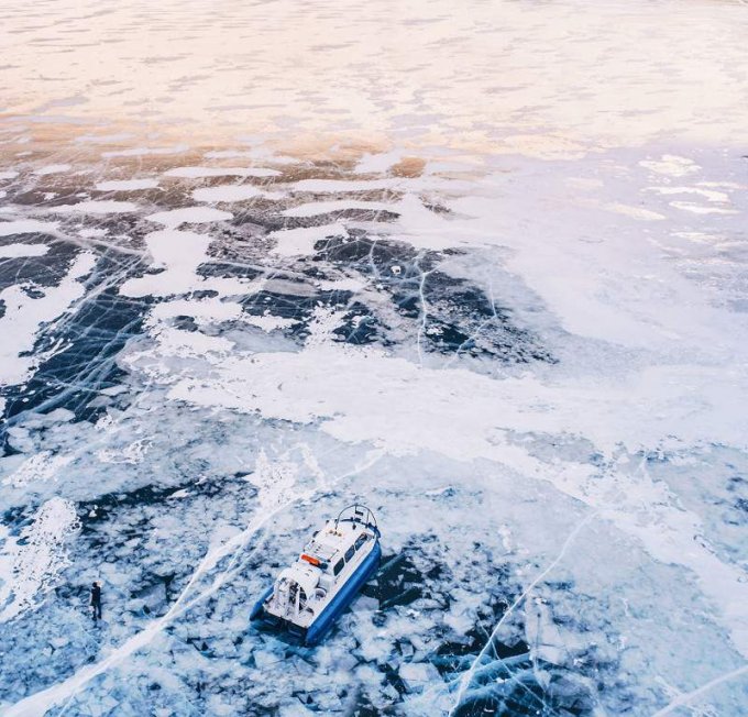 Величественный Байкал: снимки замерзшего озера. Фото