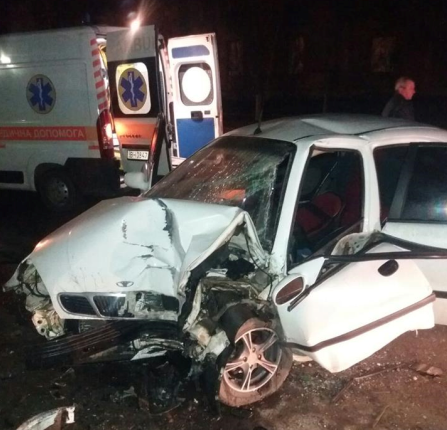 В Одессе "Daewoo" смяло в лепешку от удара о столб: водитель погиб на месте