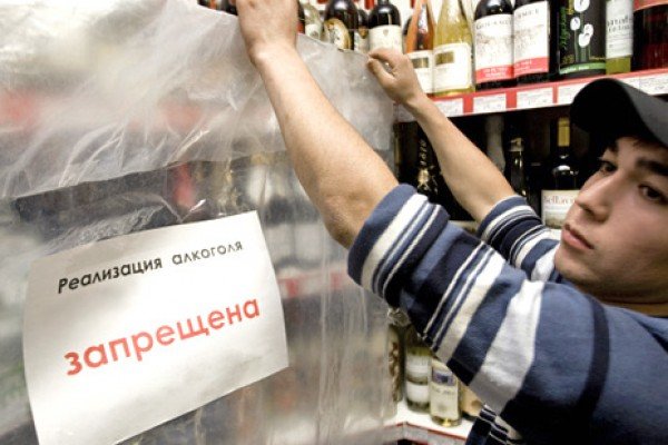 По всей Украине могут запретить ночную торговлю алкоголем 