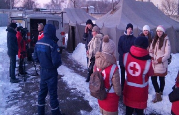 В Авдеевку из регионов Украины тоннами везут гуманитарную помощь