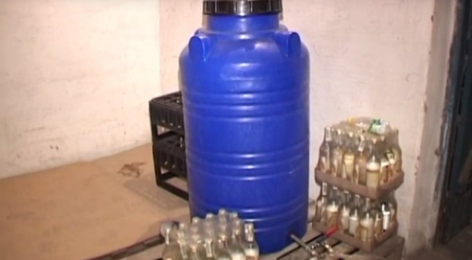 СБУ "накрыла" цех по производству фальсифицированной водки, поставляемой в АТО. Видео