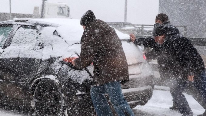 Снежный апокалипсис: в Киеве зафиксированы 10-бальные пробки