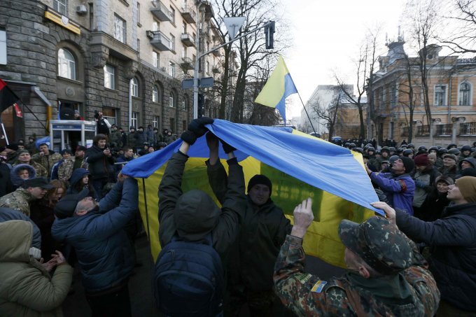 Украинцы против "кровавого бизнеса": на Майдане состоится народное вече