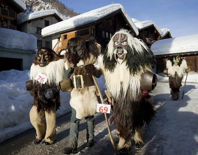 Карнавал "чудовищ" в Швейцарии. Фото