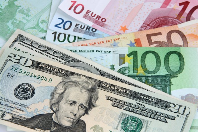 В Украине подорожали доллар и евро
