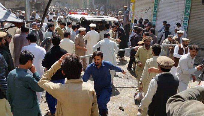 Взрыв в Пакистане: 15 мирных жителей погибли, десятки - получили ранения