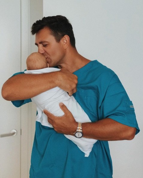 Николай Тищенко показал первые фото с новорожденным сыном