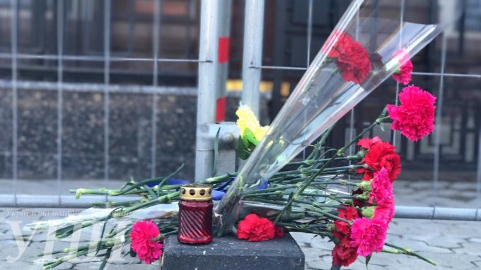 Киевляне почтили память погибших в питерском метро 