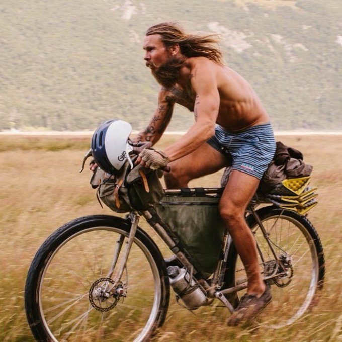 Вдохновляющая история мужчины, объехавшего на велосипеде полмира. Фото