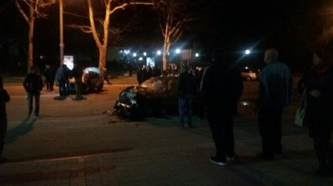 В Мелитополе таксист устроил "лобовое" ДТП и погиб