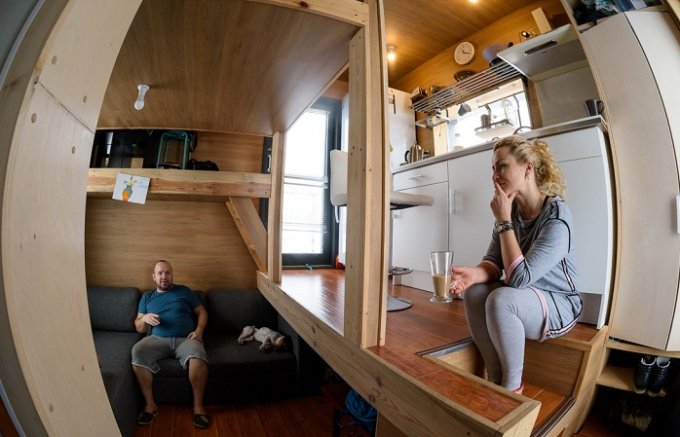 Комфортабельный домик площадью всего 16 кв. м. для семьи из трех человек. Фото